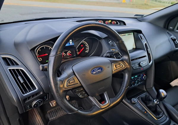 Ford Focus cena 50500 przebieg: 140000, rok produkcji 2015 z Wrocław małe 466